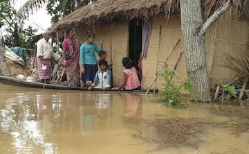 आसाम र मेघालयमा बाढी, ३२ जनाको मृत्यु