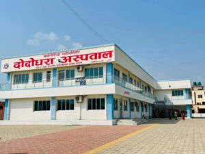 बर्दगोरियामा वैशाख ६ र ७ गते बालबालिकालाई भिटामिन ‘ए’ र जुकाको औषधि खुवाइदै 