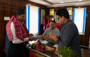 बर्दगोरिया गाउँपालिकामा नयाँ प्रमुख प्रशासकीय अधिकृत थारुको स्वागत